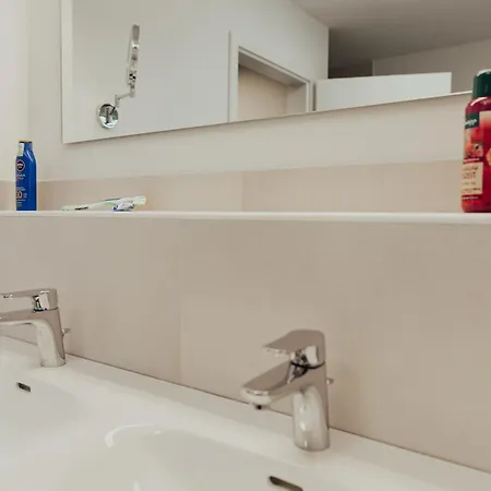 Basstoelpel Erdgeschoss * הוקזיל