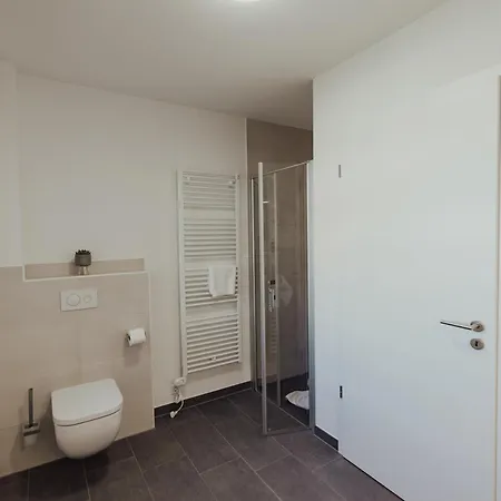 Basstoelpel Erdgeschoss דירה הוקזיל